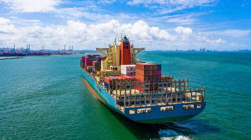 輸出　輸入　コンテナ　貿易船　貿易